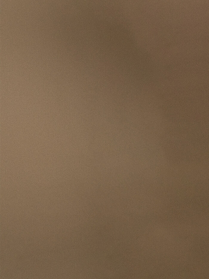 KVALITETELEVATED-kollektionen introducerer kvalitetsmaterialer af tungt sweatstof, bløde bagsider, økologisk bomuld og genanvendt polyester. Shop størrelse 104 - 176.